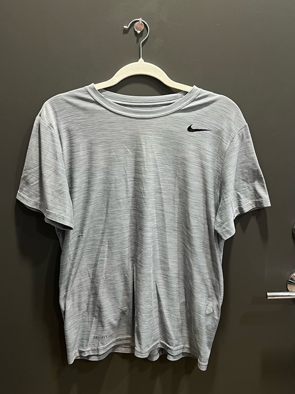 Nike Dri-FIT Men’s Gray Athletic T-Shirt – Size Medium